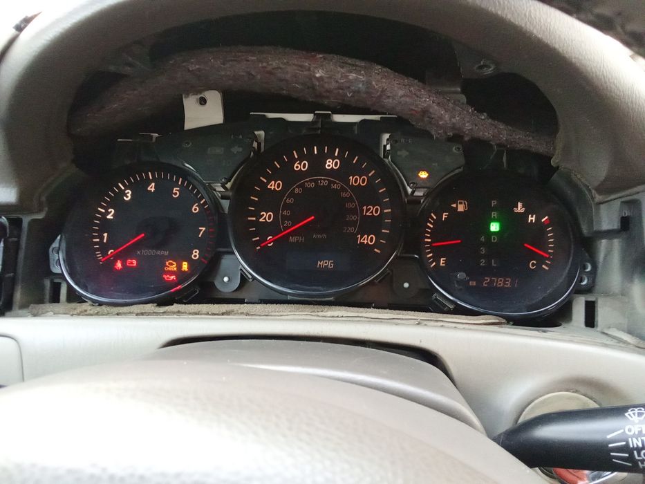 Понель прибора  Toyota windom mcv30