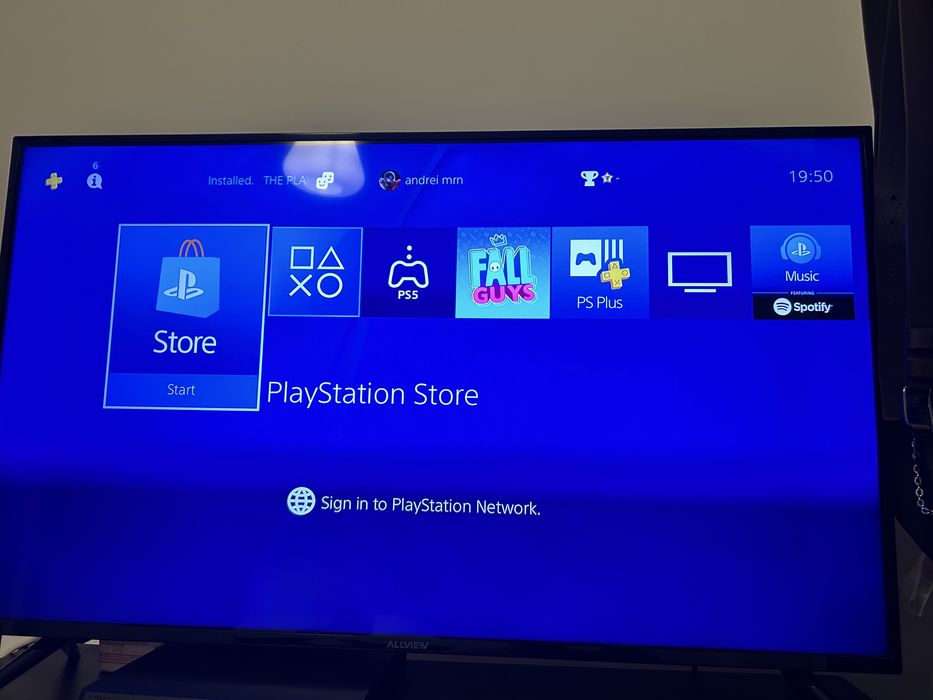 Playstation 4 cu 2 controllere si 4 jocuri