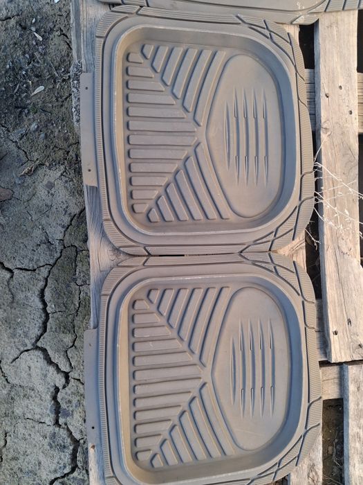 Продам коврики гелевые бу в хорошем состоянии