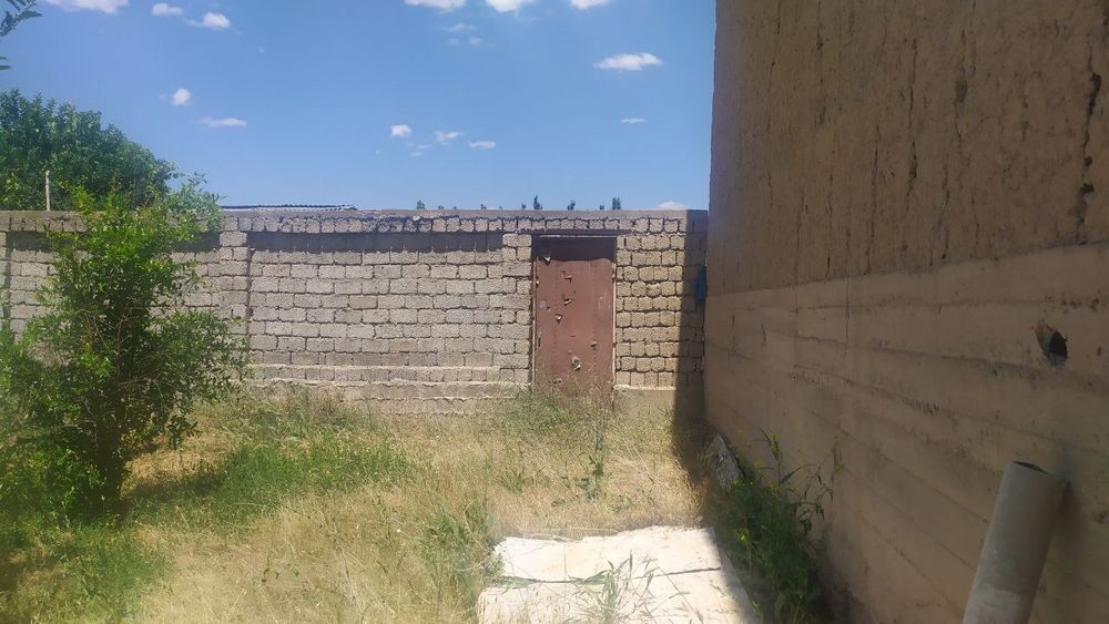 Ховли Участка сотилади Куктеракда. 75000 . 6 сотих  20х30. Срочно