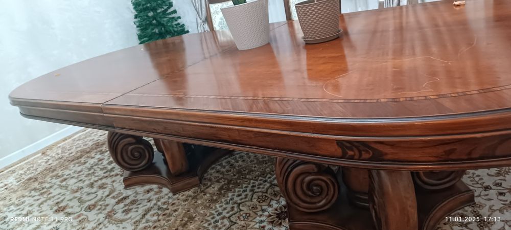 Продам стол для гостиной