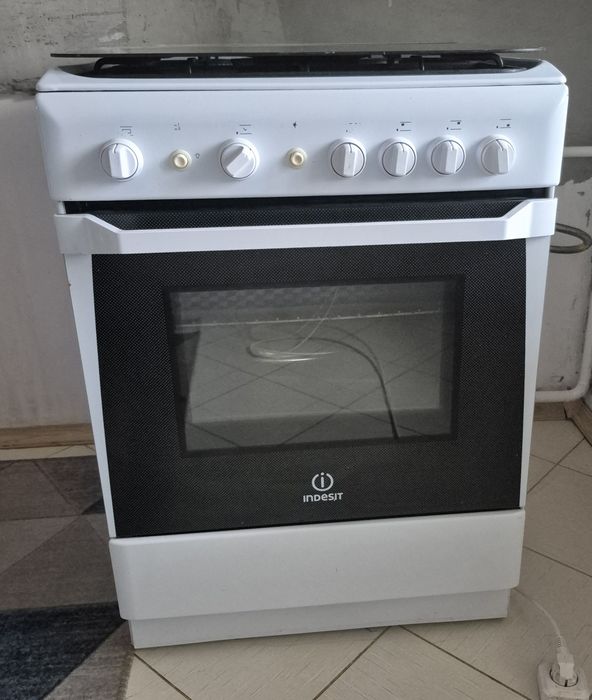 Продам газовую плиту.