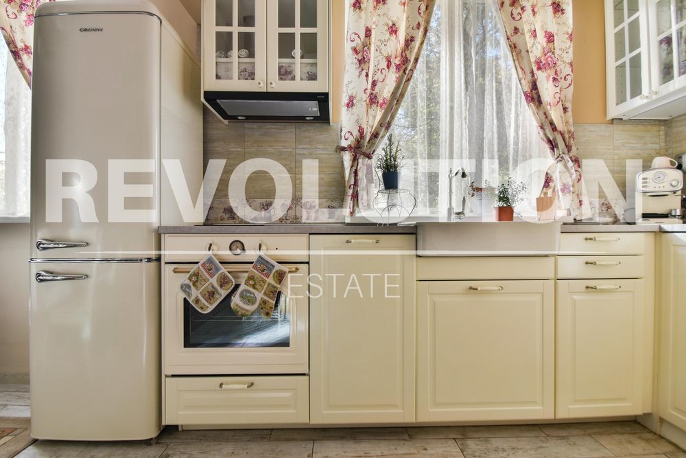 Дава се под наем Тристаен апартамент в София, Център - 70 кв.м за 800 € - Снимка #3