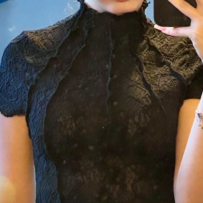 Стилна и еластична черна блузка – нова, размер S