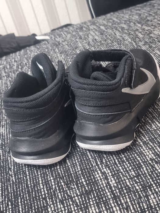 Adidasi Nike mărimea 38