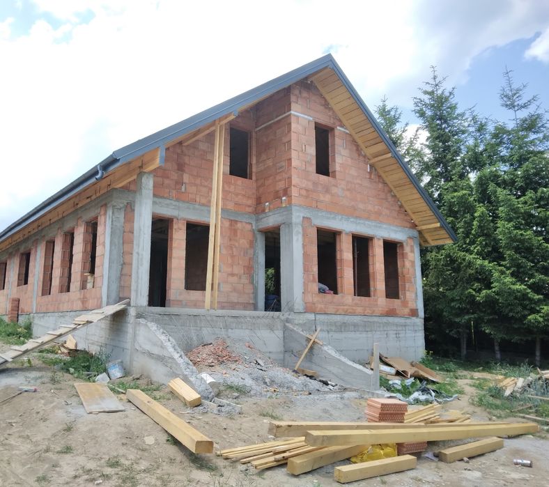 Construcții la roșu