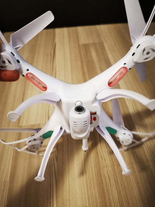 Dronă cu camera video