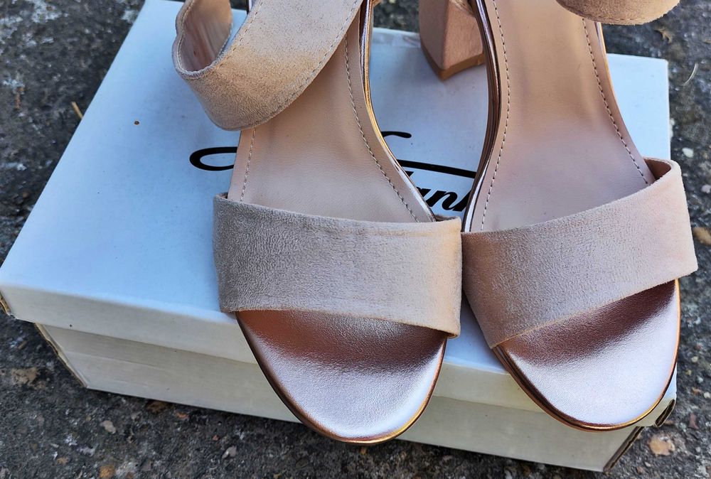 Дамски елег. сандали – пудра + розово злато|Еко велур|Нисък широк ток