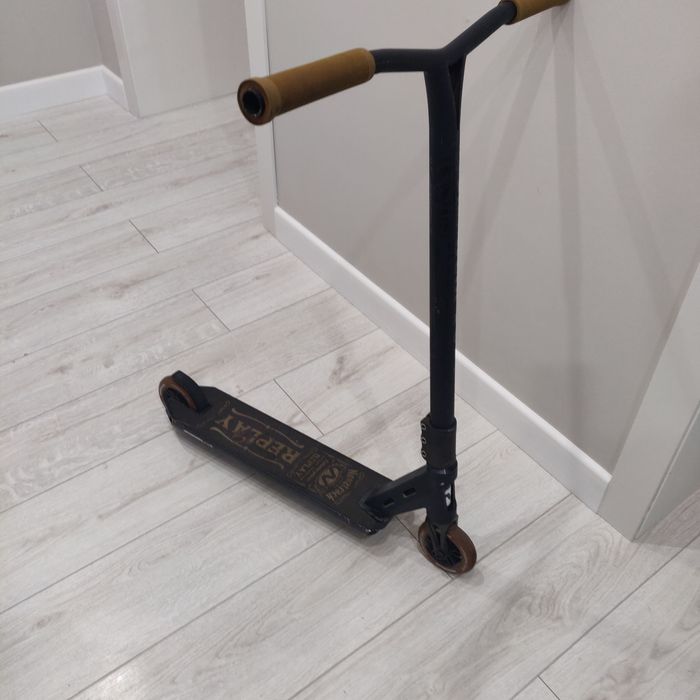 Срочно продаю трюковой самокат