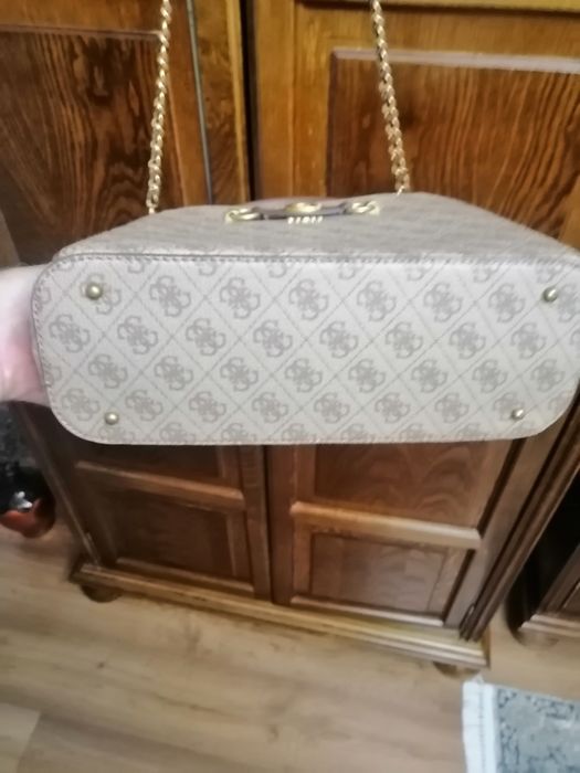 Poșetă Guess model deosebit