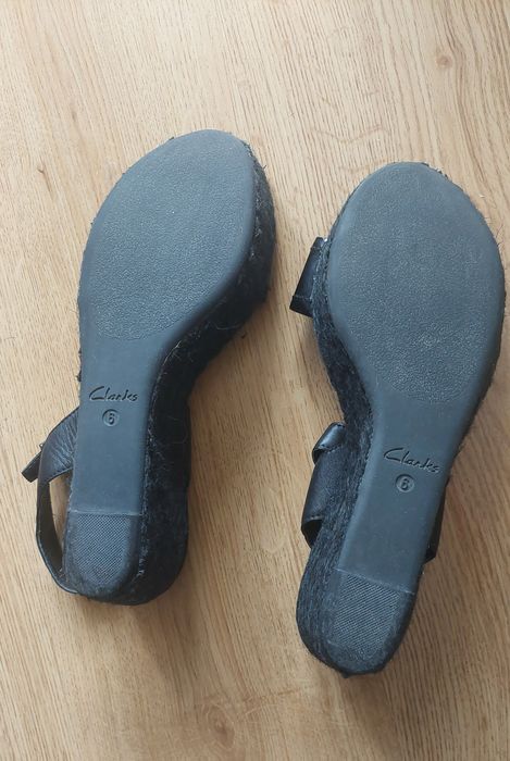 Черни сандали Clarks, номер 39, много запазени.
