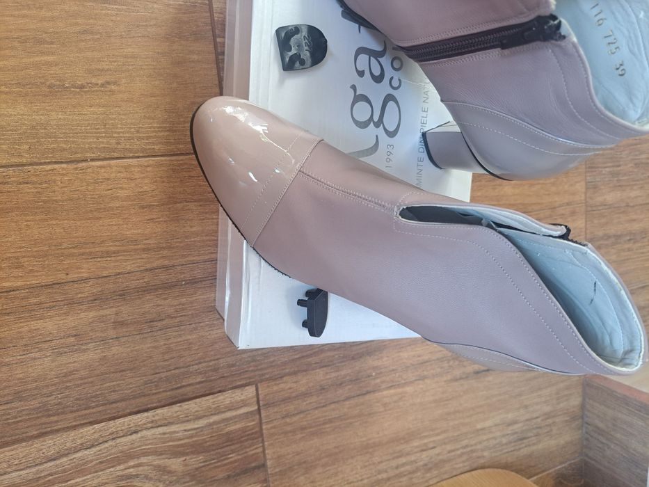 Vând ghetuțe piele