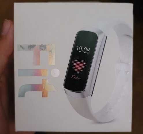 Продам срочно Фитнес часы HONOR BAND 4 зеленый цвет Б/У, SAMSUNG FIT