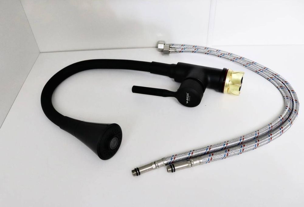 Кухонная мойка со смесителем