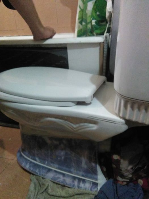 Продам унитаз в хорошем состоянии