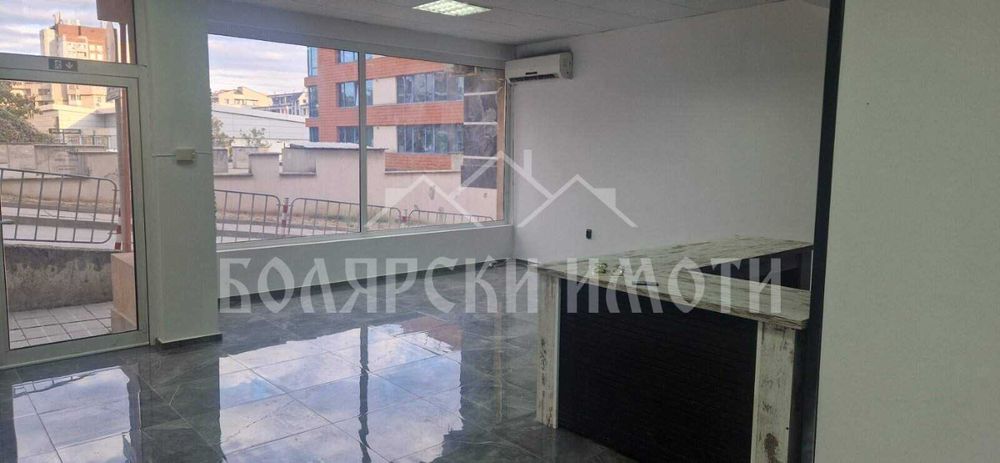 Дава се под наем Магазин в Велико Търново, Колю Фичето - 50 кв.м за 282 € - Снимка #4