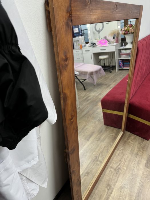 Продам зеркало, можно повесить либо поставить, очень прочное