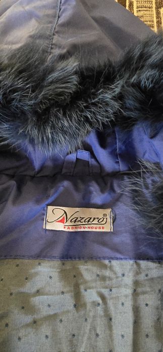 Късо синьо яке с ъс сиви перли и естествен пух