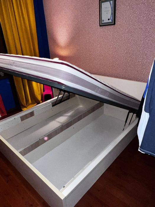 Легло с повдигащ механизъм и 2 нощни шкафчета — 180×198 см