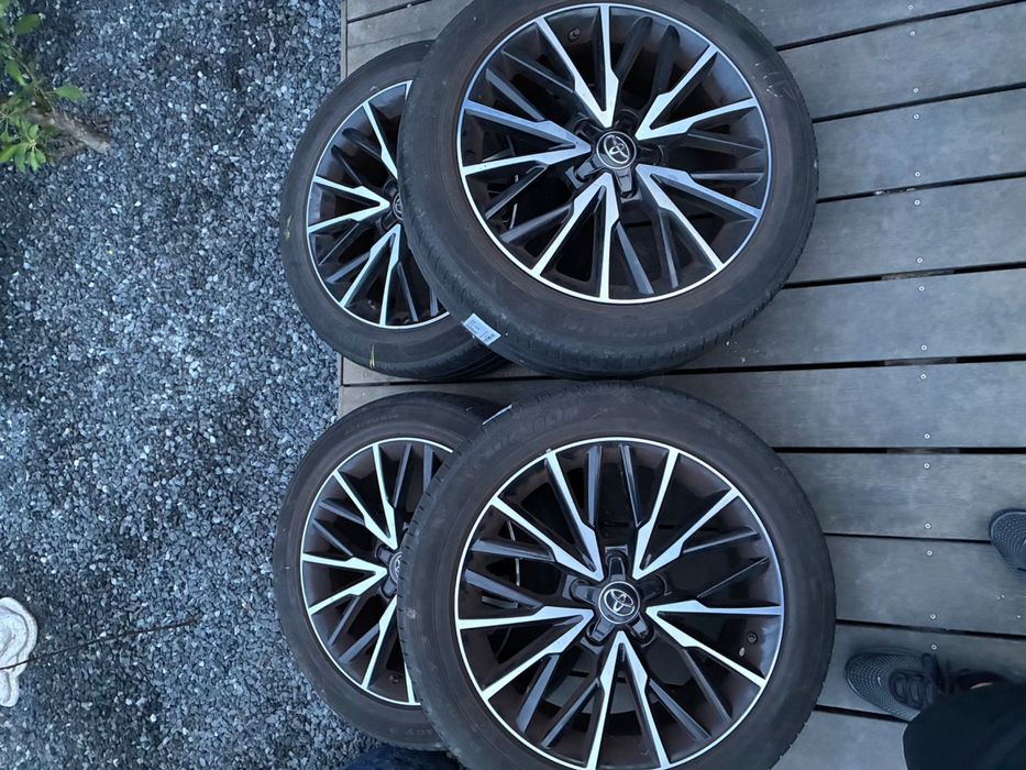 Продавам оригинални Toyota алуминиеви джанти 18” с гуми