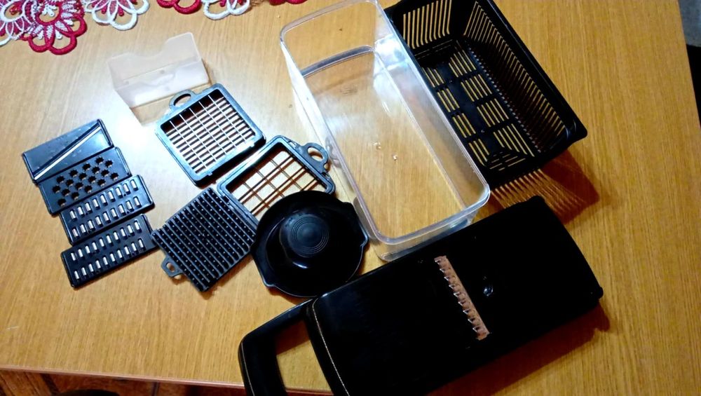Răzătoare cu toate accesoriile