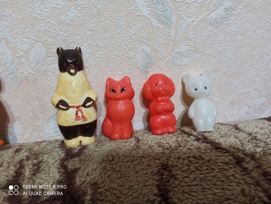 Разные советские игрушки.
