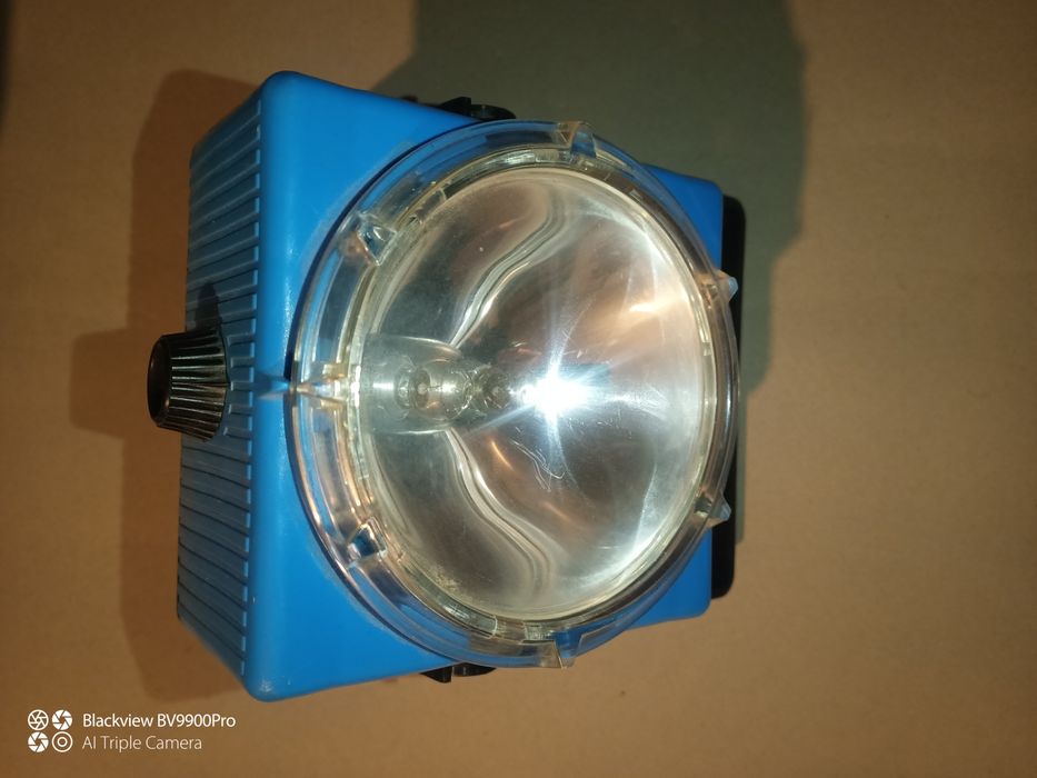 Lanterna mare cu baterii faarte puternica