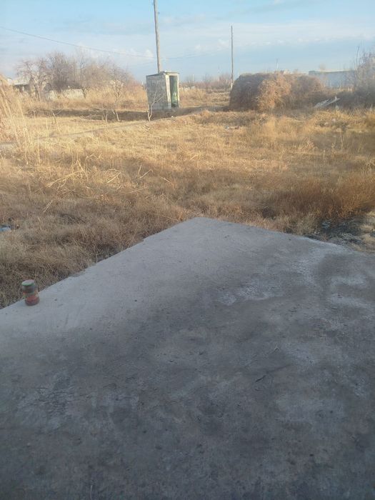 Uy sotiladi 2 uy bir dahliz navbahor dacha