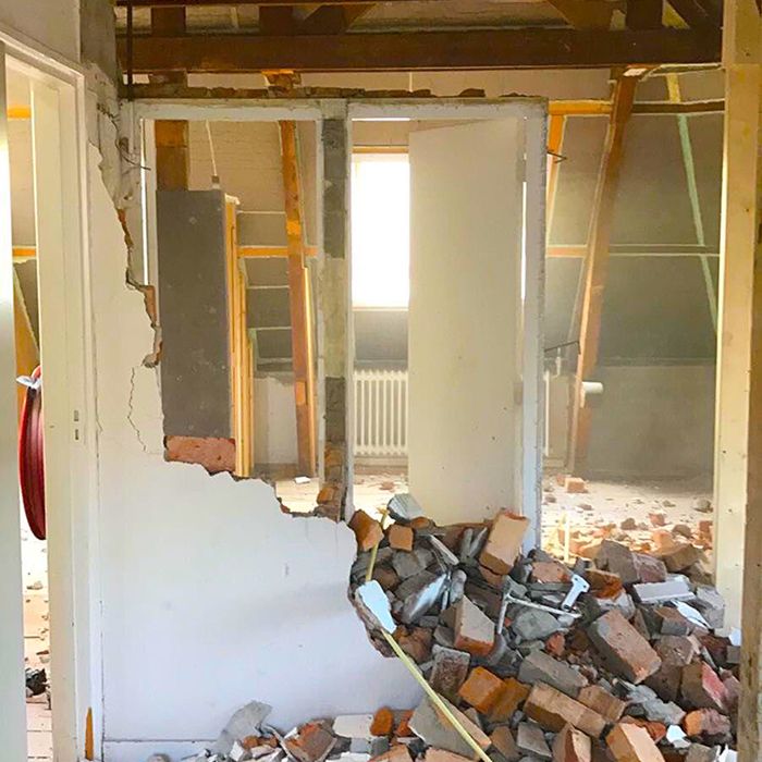 Демонтажные работы снос стен перегородок построек