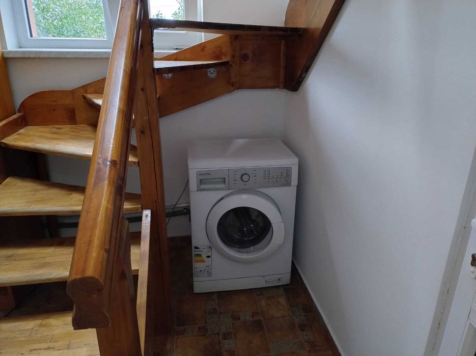 Închiriez  1 cameră 600 lei /lună/cheltuieli incluse -  în apartament 4 camere decomandat
