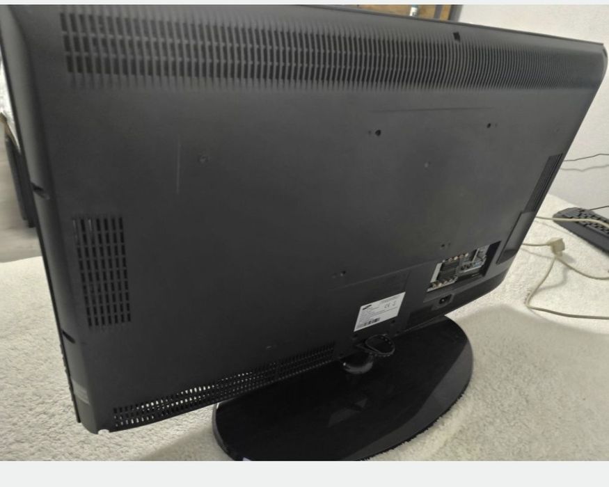 Vând TV Samsung 80"