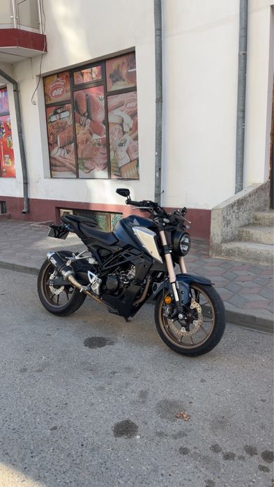 Honda cb125r 2021