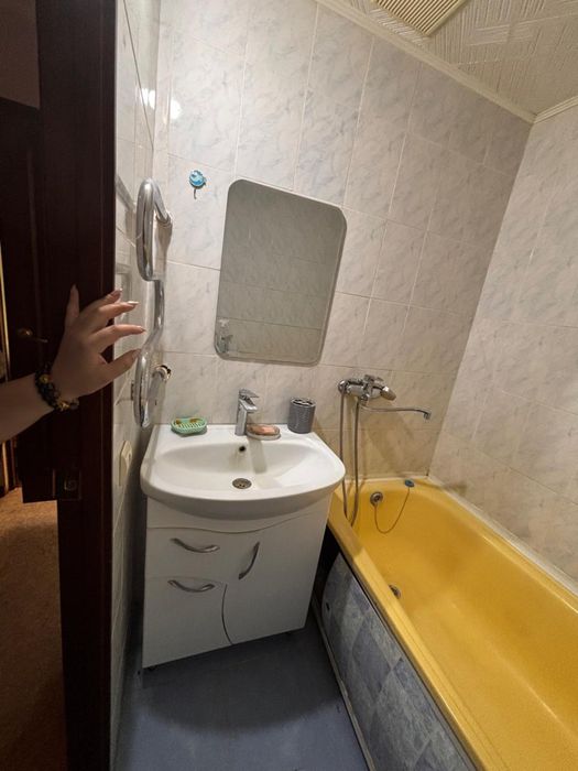 Продам 1к кв в 12мкр