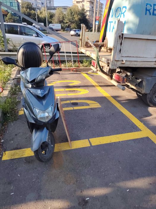 Vând schimb scuter electric și bicicleta cu pedale