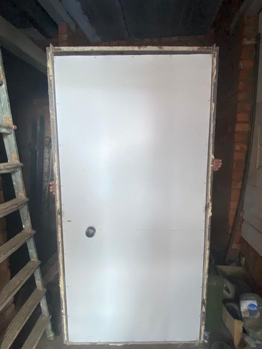 Продам хорошую дверь