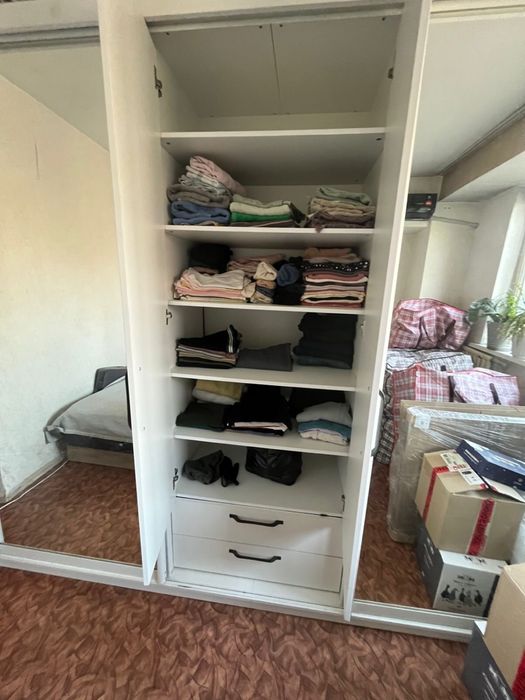 Мебель (кровать и шкаф)