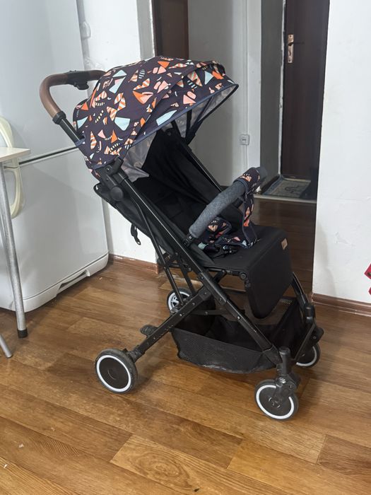 Продам прогулочная коляска легкая