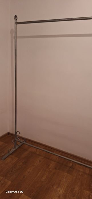 Вешалка железный