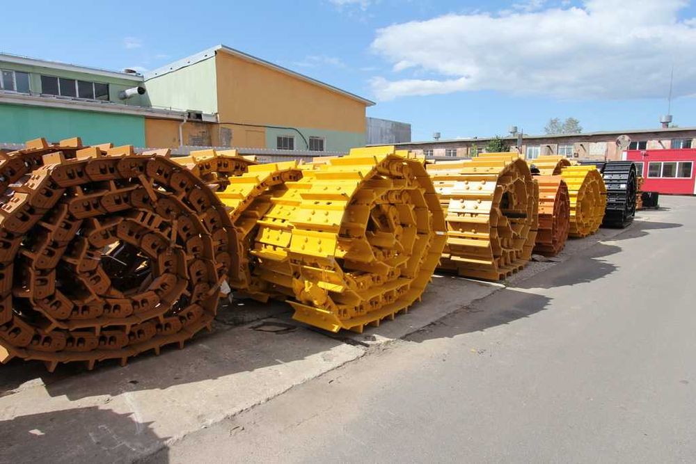 Гусеницы в сборе с башмаками (траками) для экскаватора.