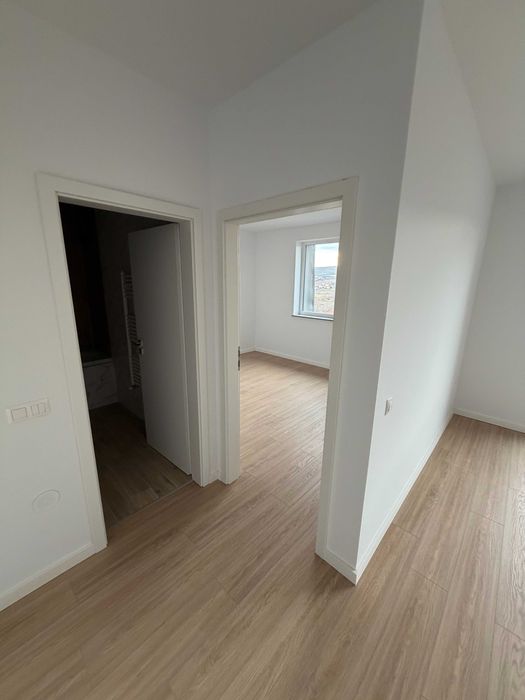 Apartament de vanzare, 3 camere, boxa inclusa, parcare
