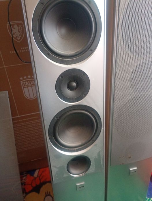 Vând boxe canton cu amplificator Panasonic sau schimb.