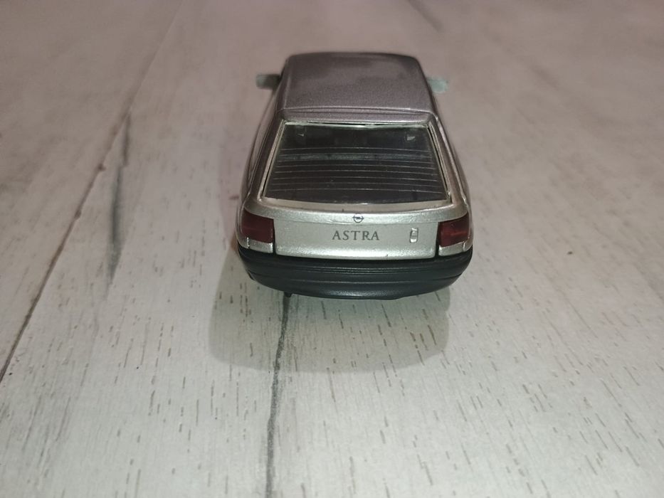 Vând machete Opel Astra F scara 1:43