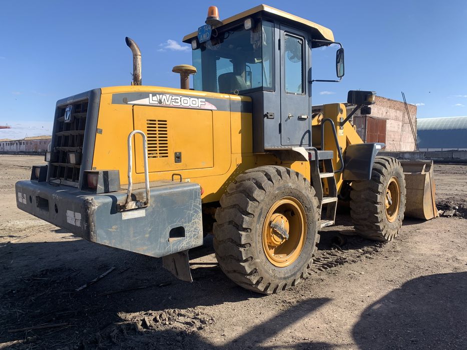Продам погрузчик LW300F