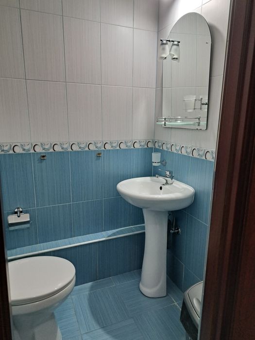 Închiriez apartament cu 3 camere, 70 m², Mircea cel Bătrân, etaj 1