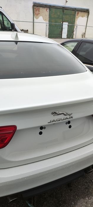 Продавам спортен автомобил Ягуар ХЕ
