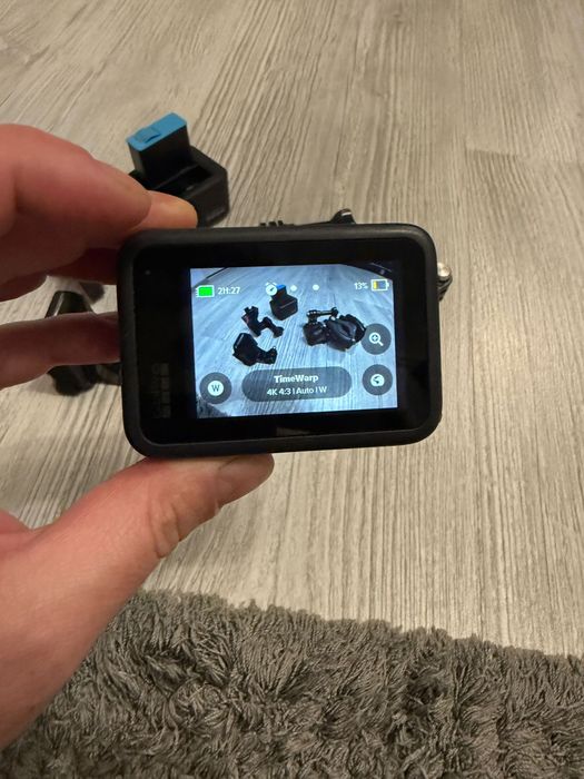 Cameră de acțiune GoPro HERO 10– Full HD/4K, stabilizare, accesorii incluse + încărcător dual