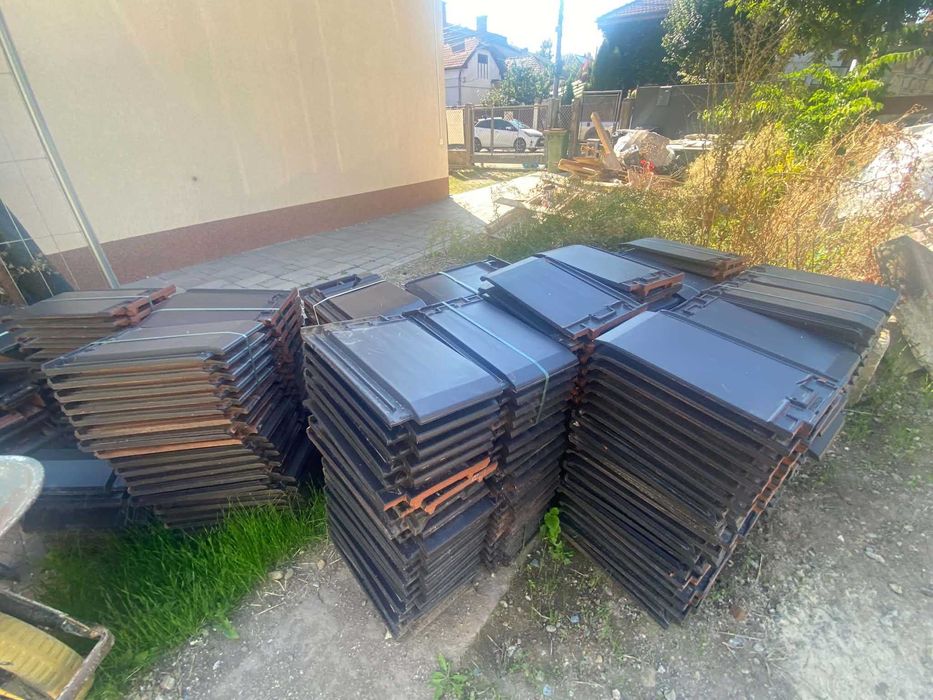 Vand la pret deosebit de avantajos, 300 buc tigla germana Creaton - negru angoba si 25 tigle de laterale