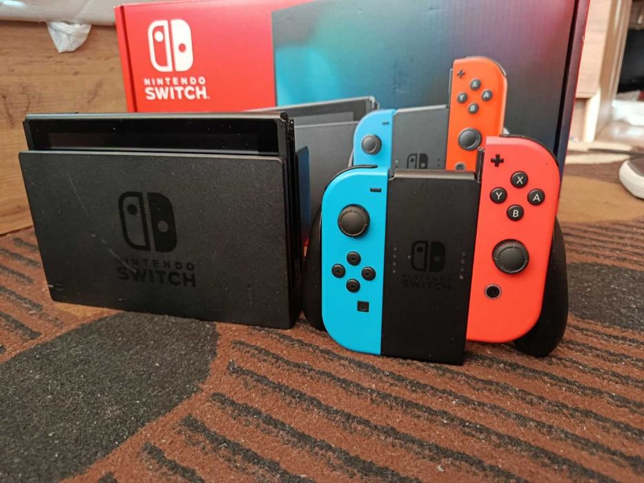 Nintendo Switch + 128гб карта и Калъф