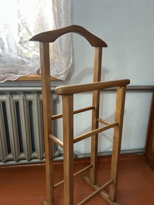 Напольная вешалка под одежду ( плечики)