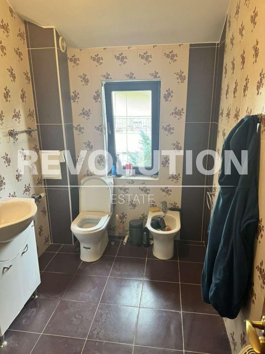 Дава се под наем Къща в с. Близнаци, Област Варна - 600 кв.м за 2343.96 € - Снимка #7